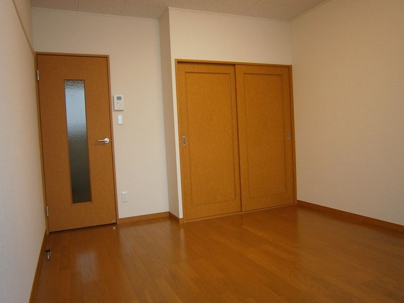 レオパレス東森本 収納