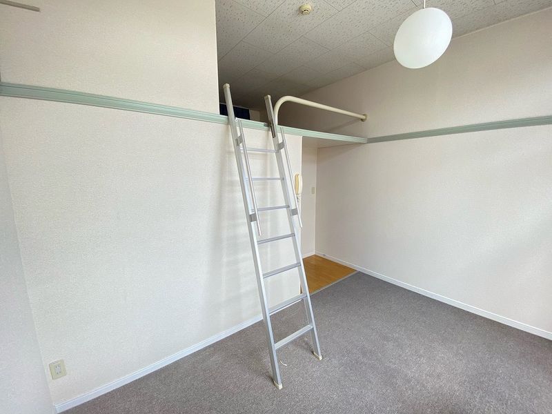 レオパレスタウンコート 居間