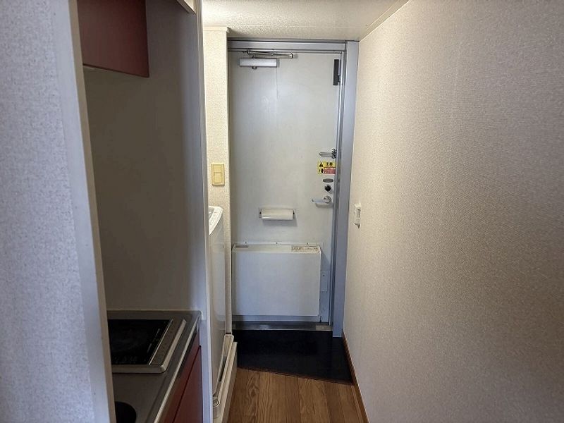 レオパレスアゼリア 玄関