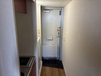 レオパレスアゼリア 玄関