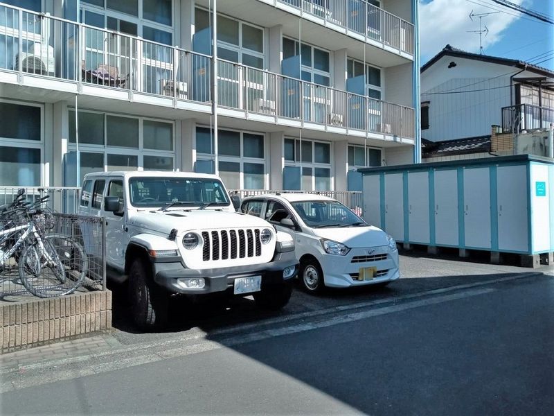 レオパレスリバティ 駐車場