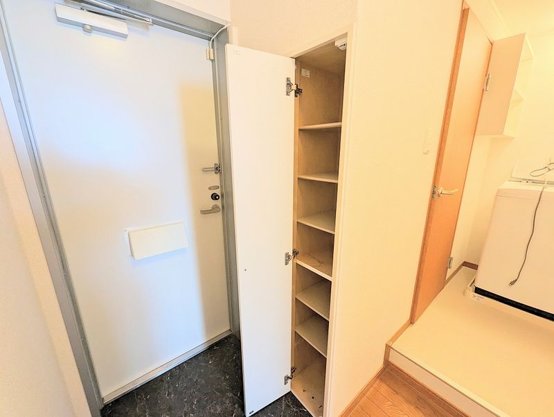 leopalace Mirai Entrance