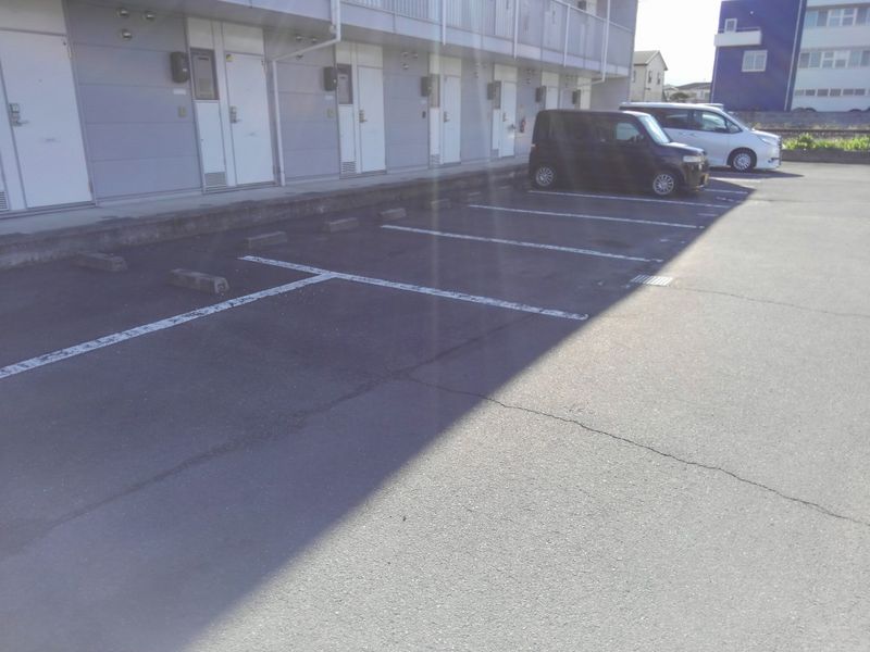 レオパレススカイ 駐車場