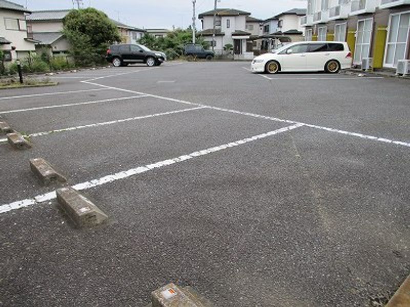 レオパレスユーアイ 駐車場