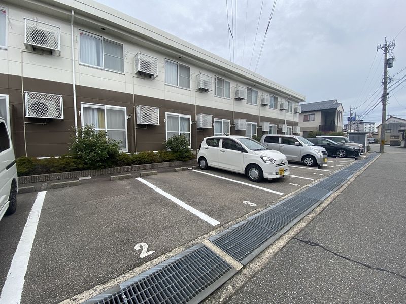 レオパレスエスペランサ古府 駐車場