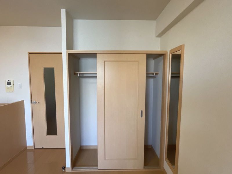 leopalace REZON Nakamozu Storage