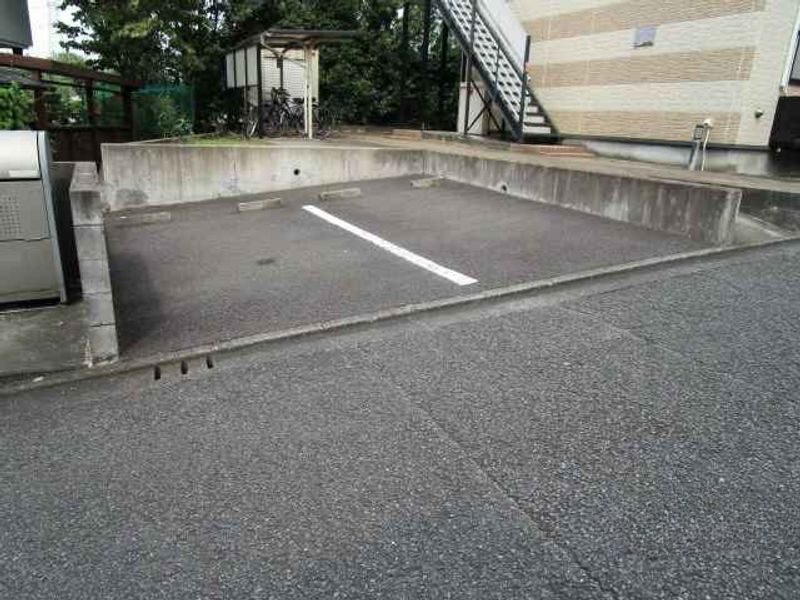 レオパレスアミティエⅡ 駐車場