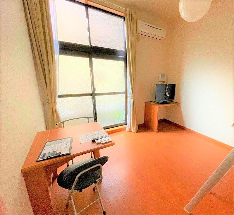 レオパレスブルーメハイム高田Ⅱ 居間