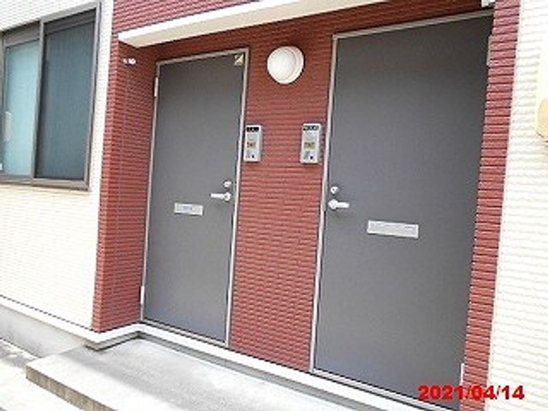 レオネクスト向島 玄関
