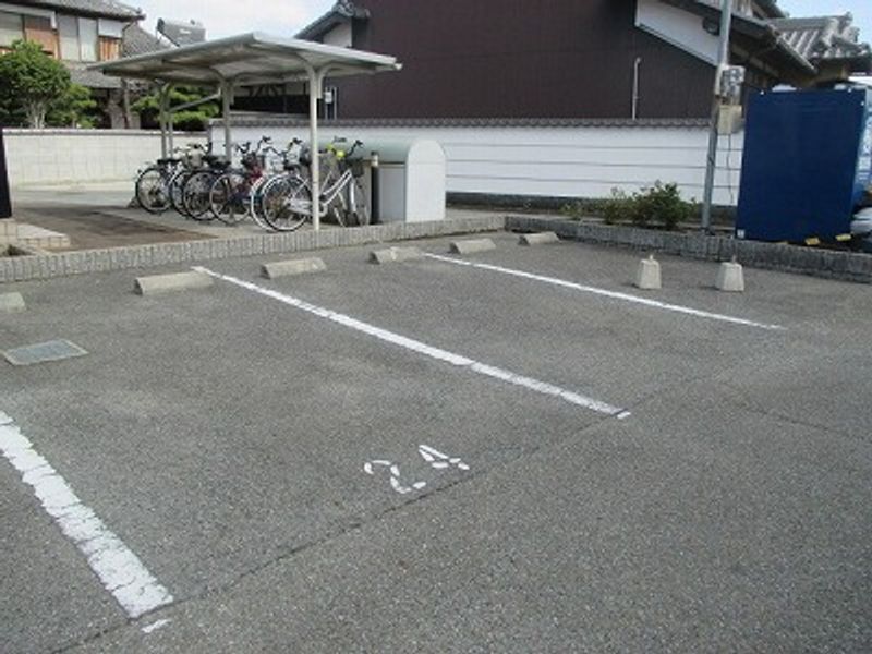 レオパレスダイガ 駐車場