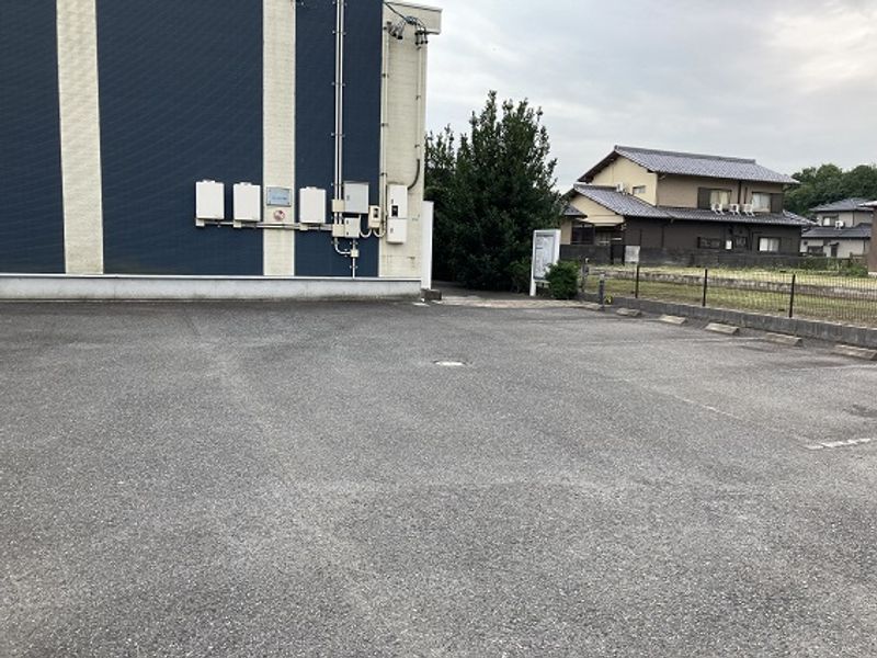 レオネクストブルースカイ琴塚 駐車場