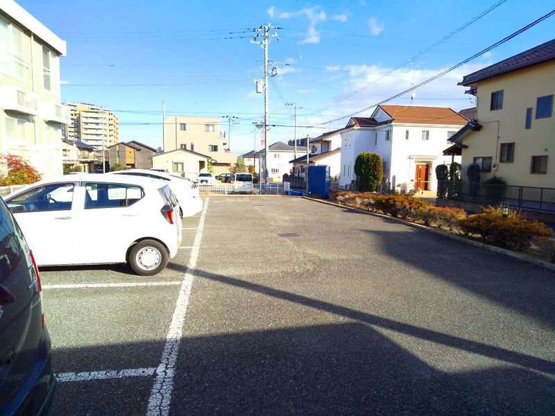 レオパレススラージュマン 駐車場