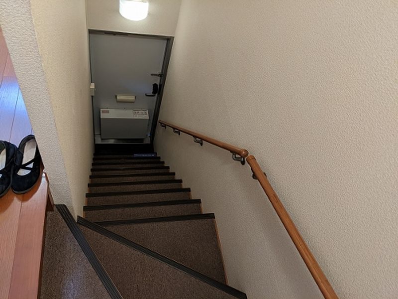 レオパレス曙 玄関