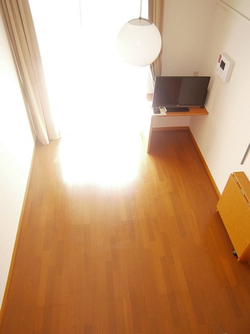 レオパレスカメリア六番館 居間