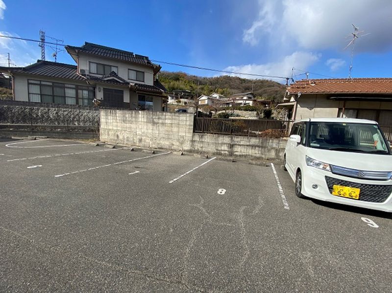 レオネクストまつおか２ 駐車場