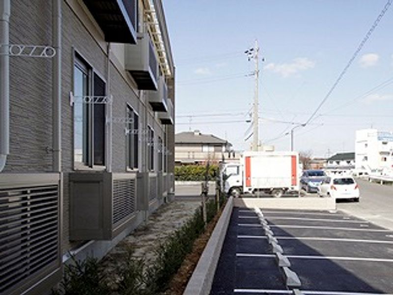 レオネクストアレグリア 駐車場