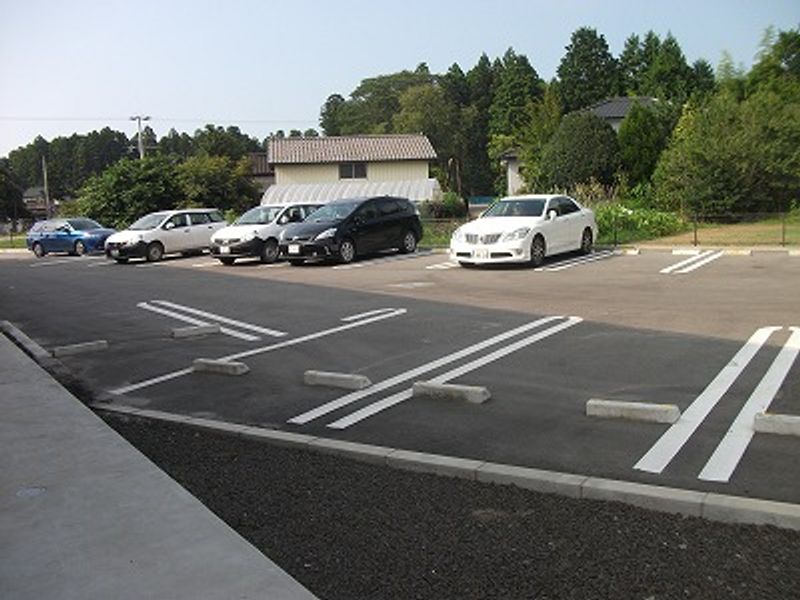 クレイノＮⅢ 駐車場