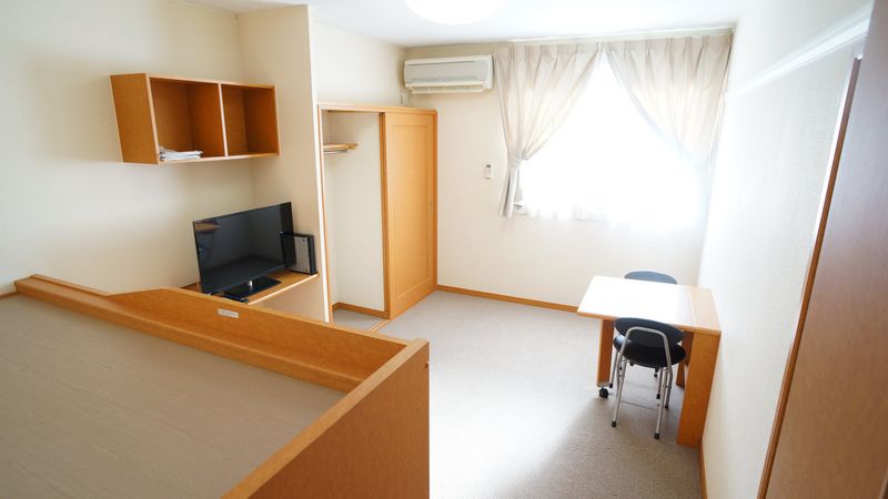 レオパレスプランドール清水 居間