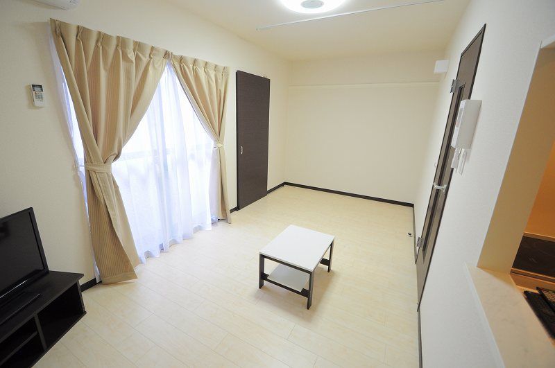 レオネクスト高サカエメゾン 居間