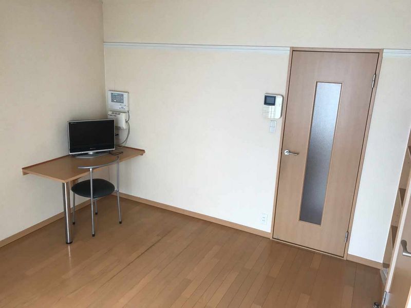 レオパレスアザミ 居間