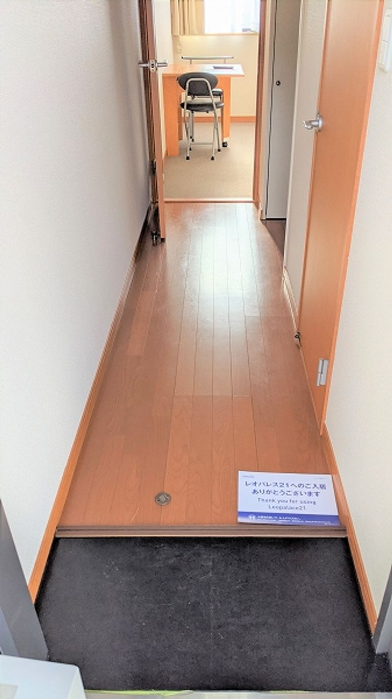 レオパレスカーサ　シュライン 玄関