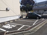 leopalace B&W 停车场