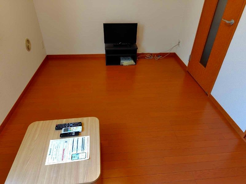 レオパレス小日向 居間