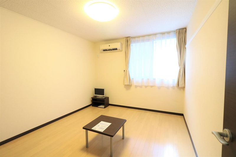 レオパレス西ノ京吽 居間