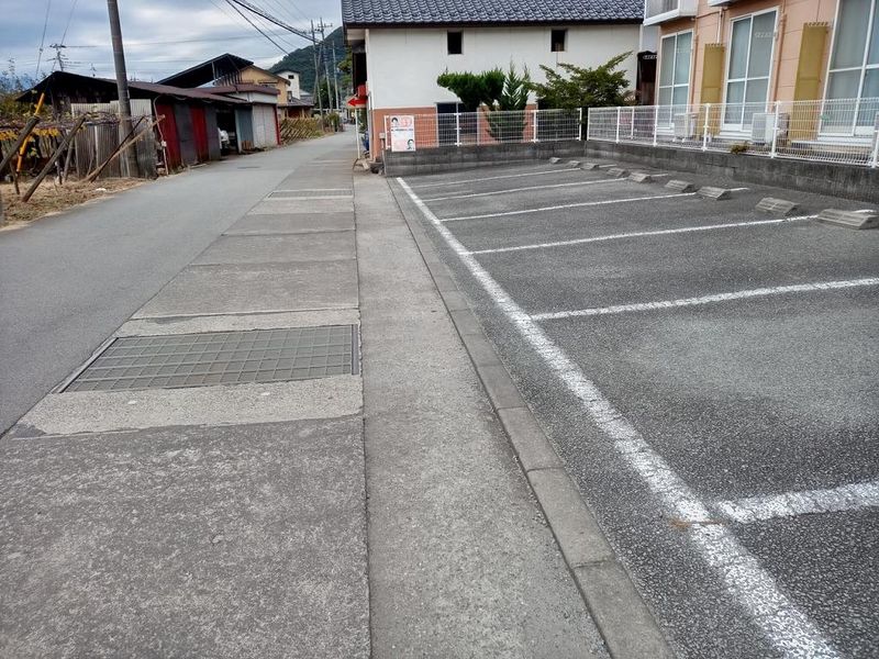 レオパレスアンジェ 駐車場