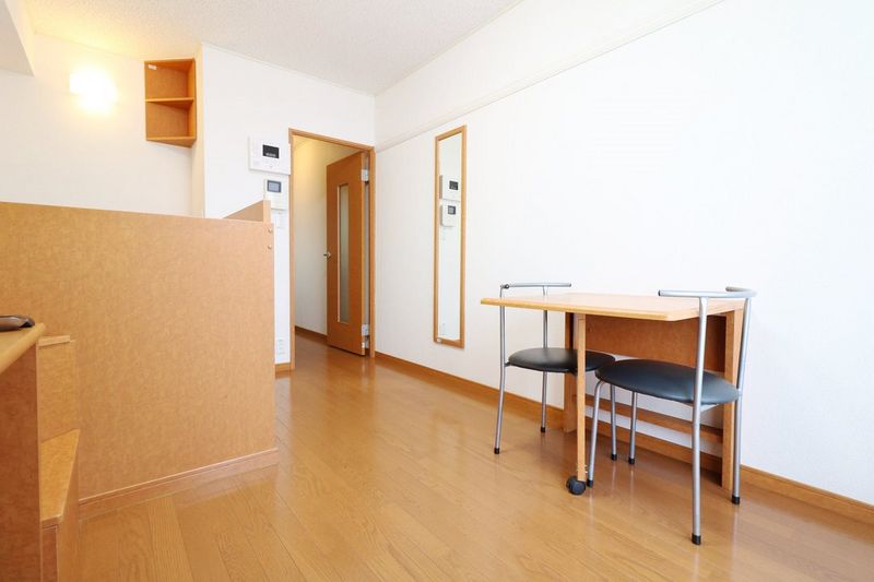 レオパレススカイブルー 居間