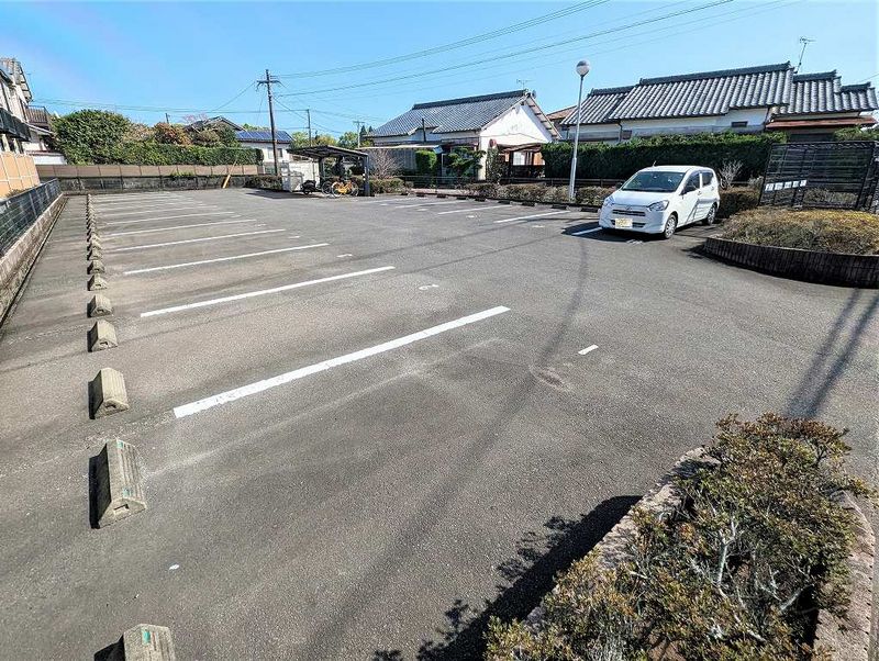 レオパレスオアシス 駐車場