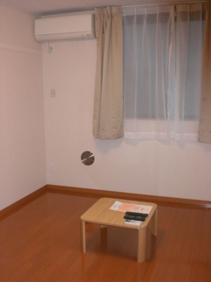 レオパレスシセル　ワン 居間