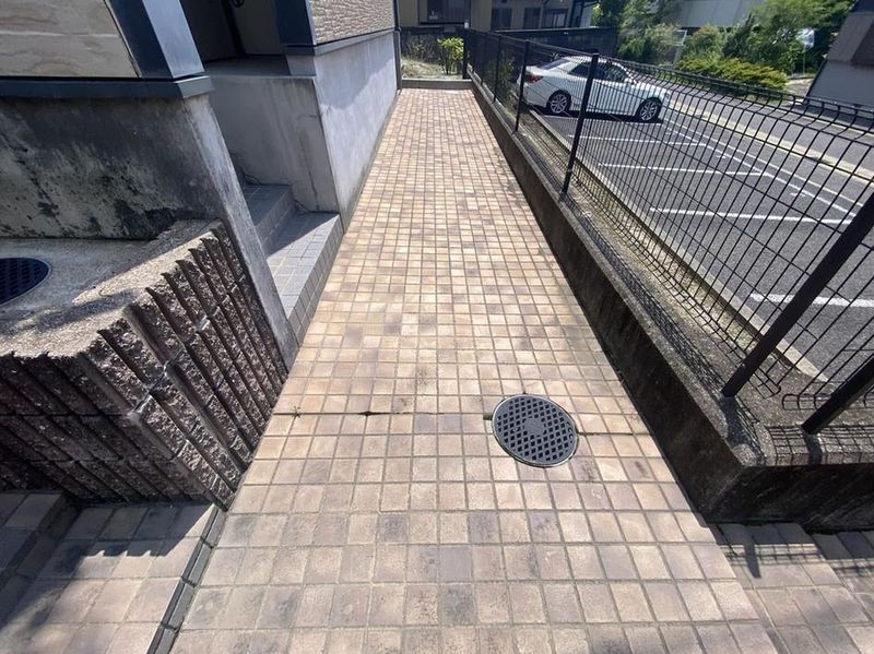 レオパレス向が丘Ⅱ エントランス