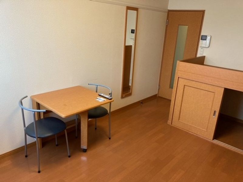 レオパレス西波止場 居間