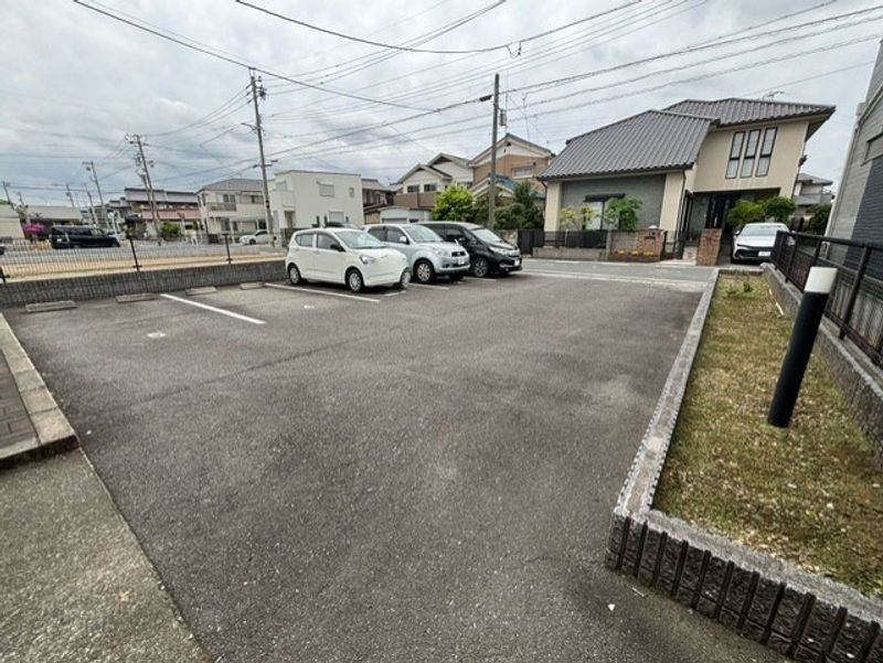レオパレスセルシオ 駐車場