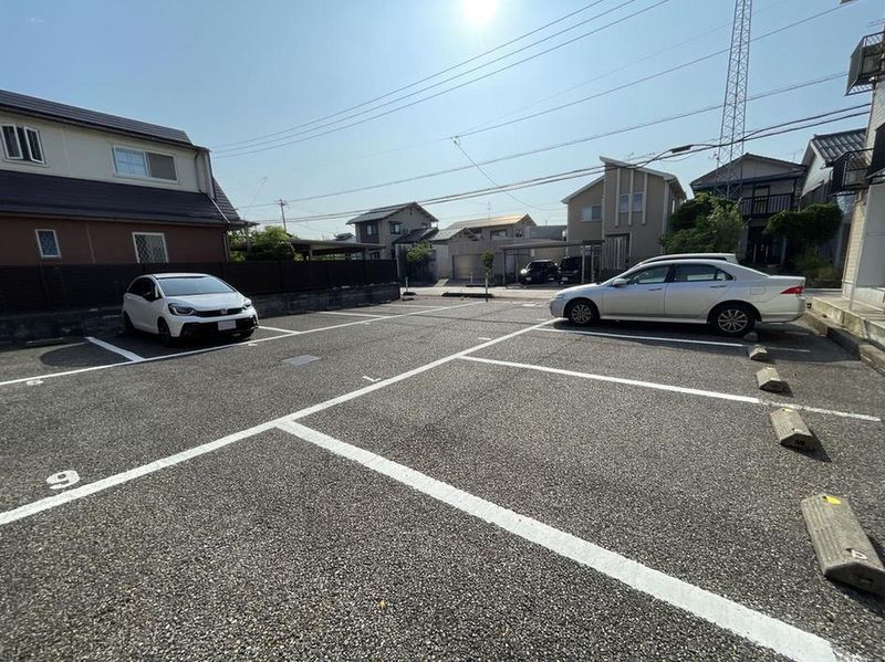 レオパレス西古津 駐車場