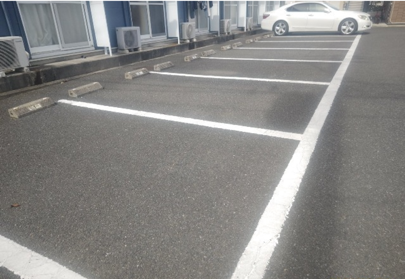 レオパレスＯＯＨＩＲＡ 駐車場