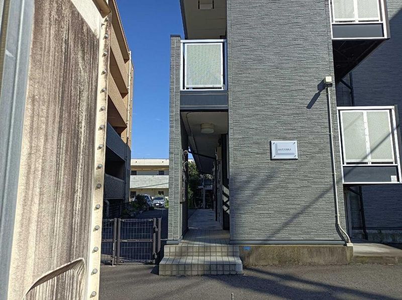 レオパレスサザンカ エントランス