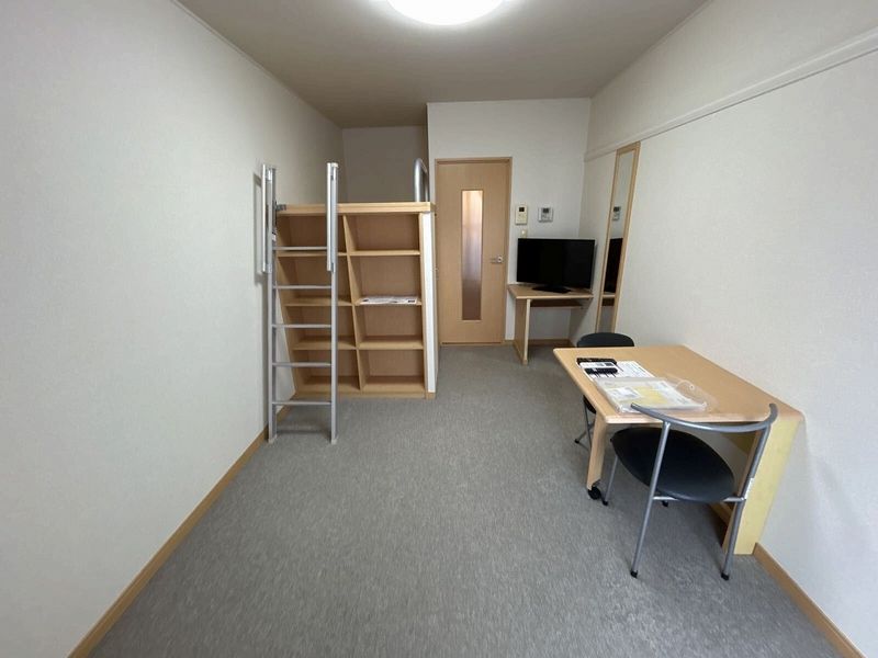 レオパレスチェリーハウス 居間