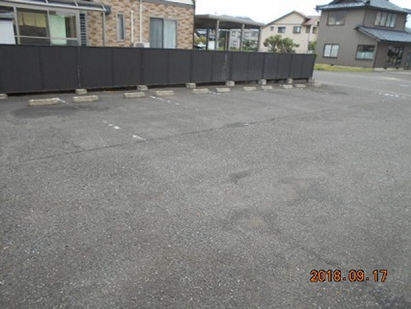 レオパレスハートリーフ 駐車場
