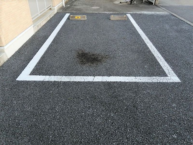 レオパレスウェンブリーコート 駐車場