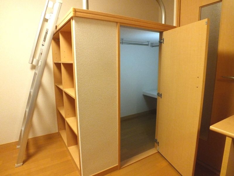 レオパレスエリーズ 収納