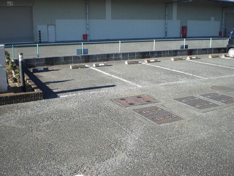 レオパレスタカネ．台 駐車場