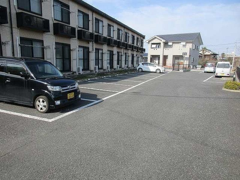 レオパレスＫＡＭＥＬＥＯ 駐車場