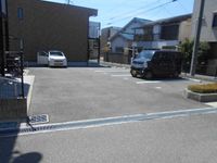 レオパレスポアロ 駐車場