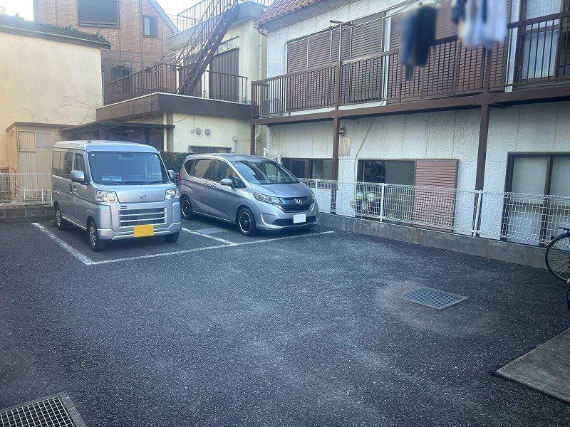 レオパレスレオパオラ 駐車場