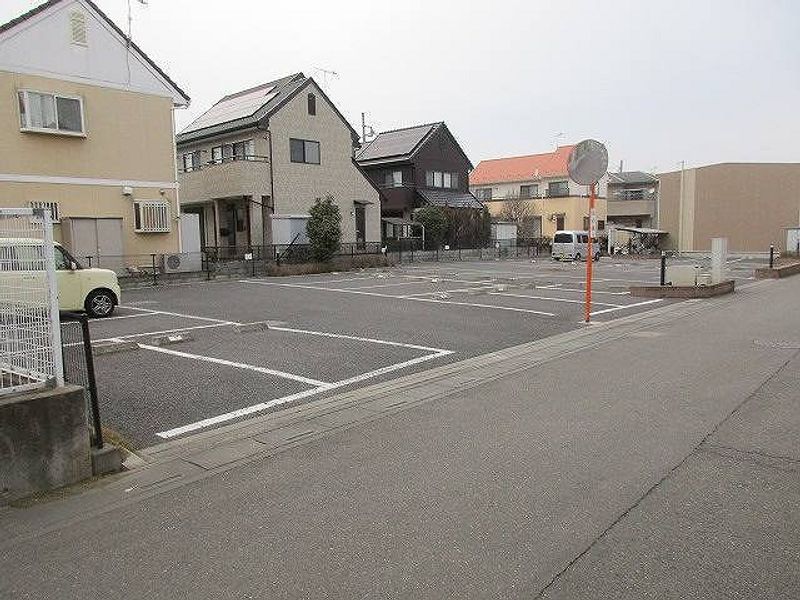 レオパレスかんな 駐車場