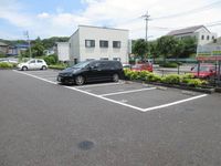 レオパレス唐沢 駐車場