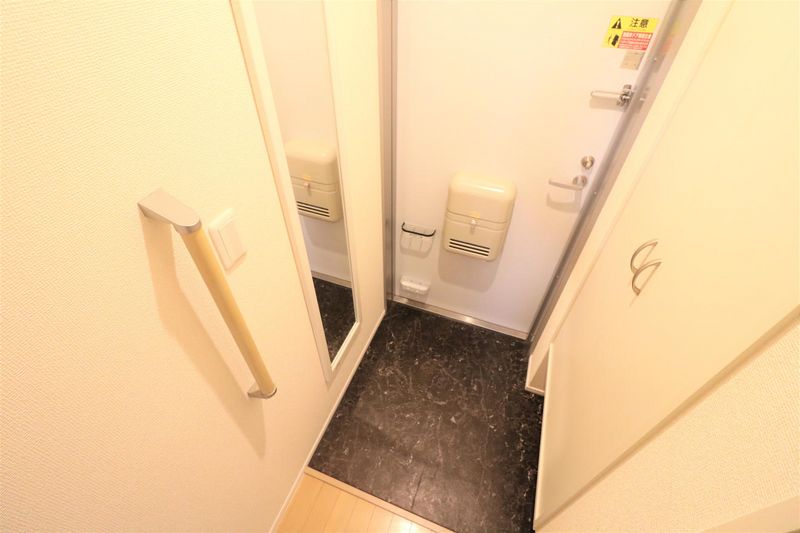 レオネクスト西山天王山 玄関