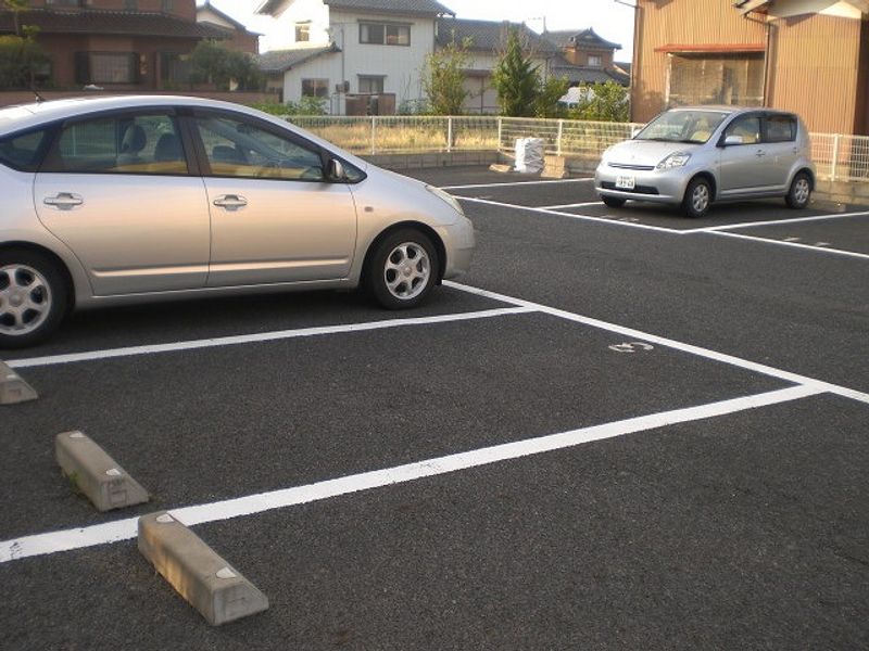 レオパレス亀田の里 駐車場